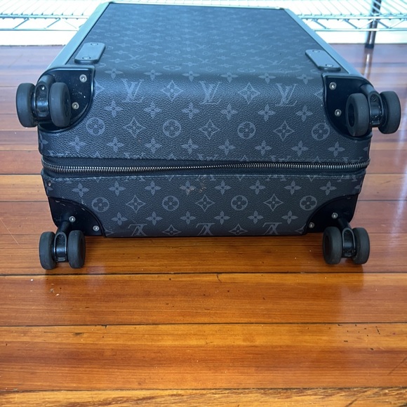 SOLD - AUTHENTIC LOUIS VUITTON
Horizon 55 travel bag - Picture 11 of 15